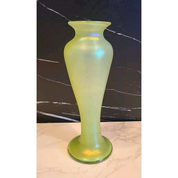 ZELLIQUE Green Iridescent Studio Art Glass Vase Signed 2001 8.5" x 3.25" EUC - Picture 2 of 10